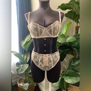 NWT Savage X February womens lingerie set